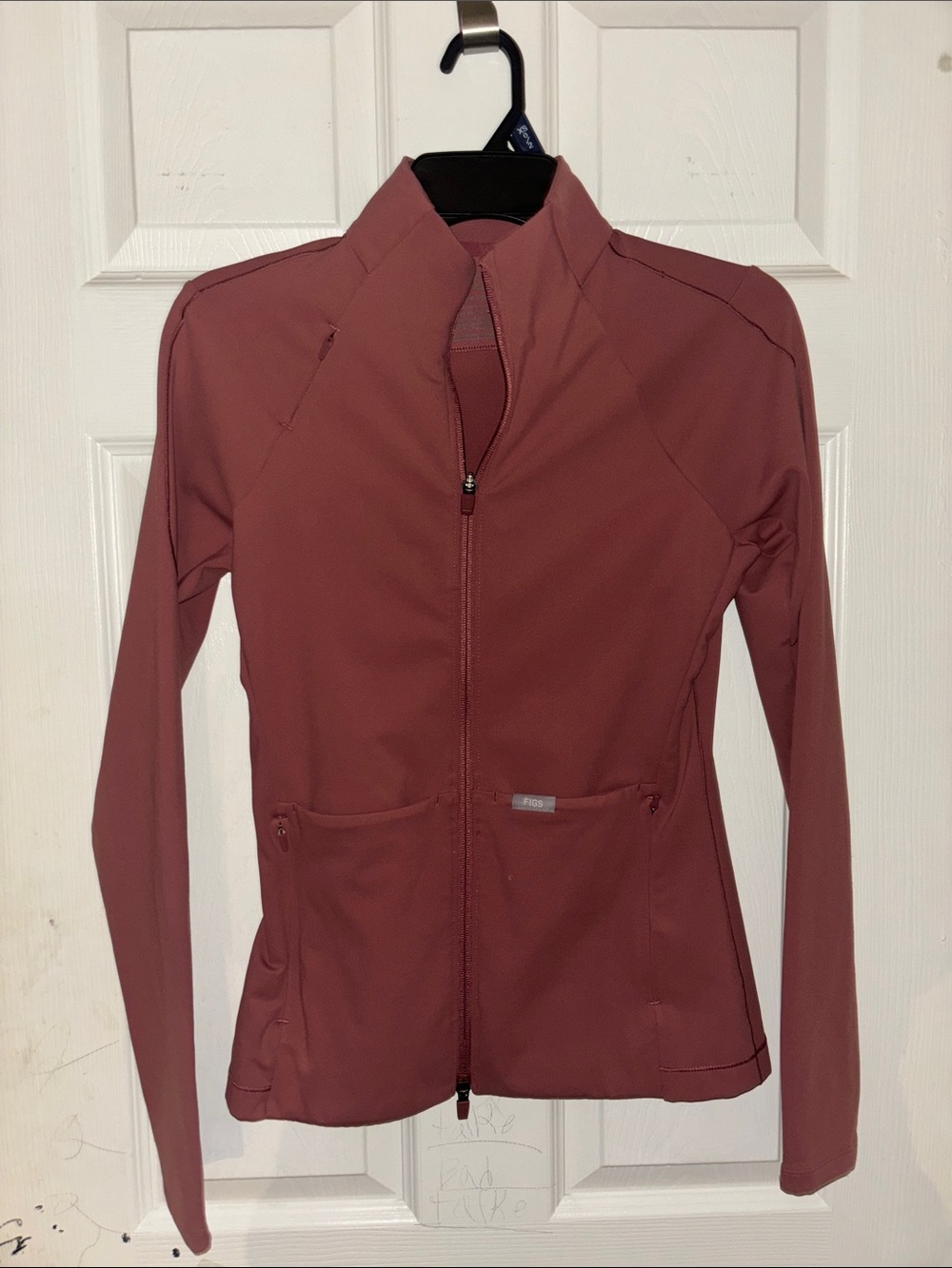 Figs Women's Zip-Front Utility Jacket in mauve small